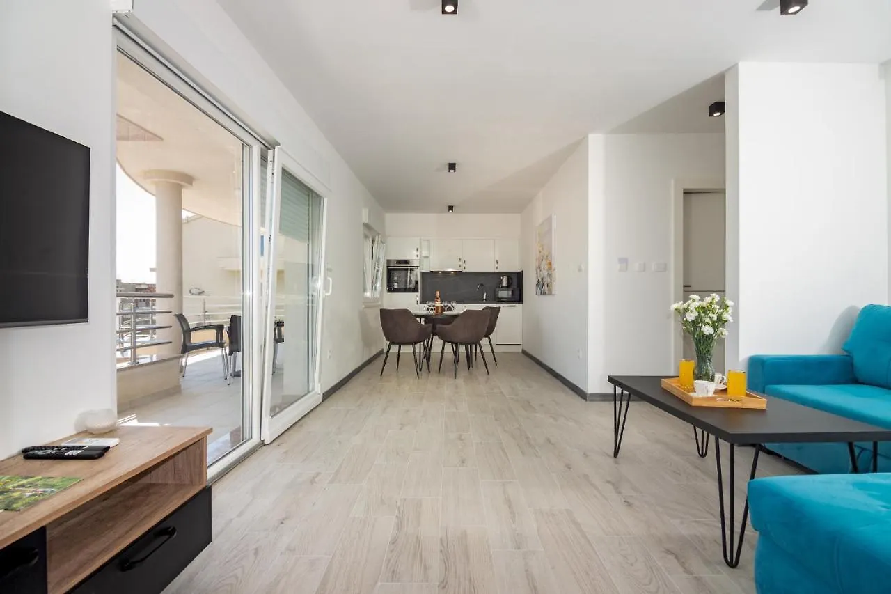 Apartment Villa Ivana In Kastela